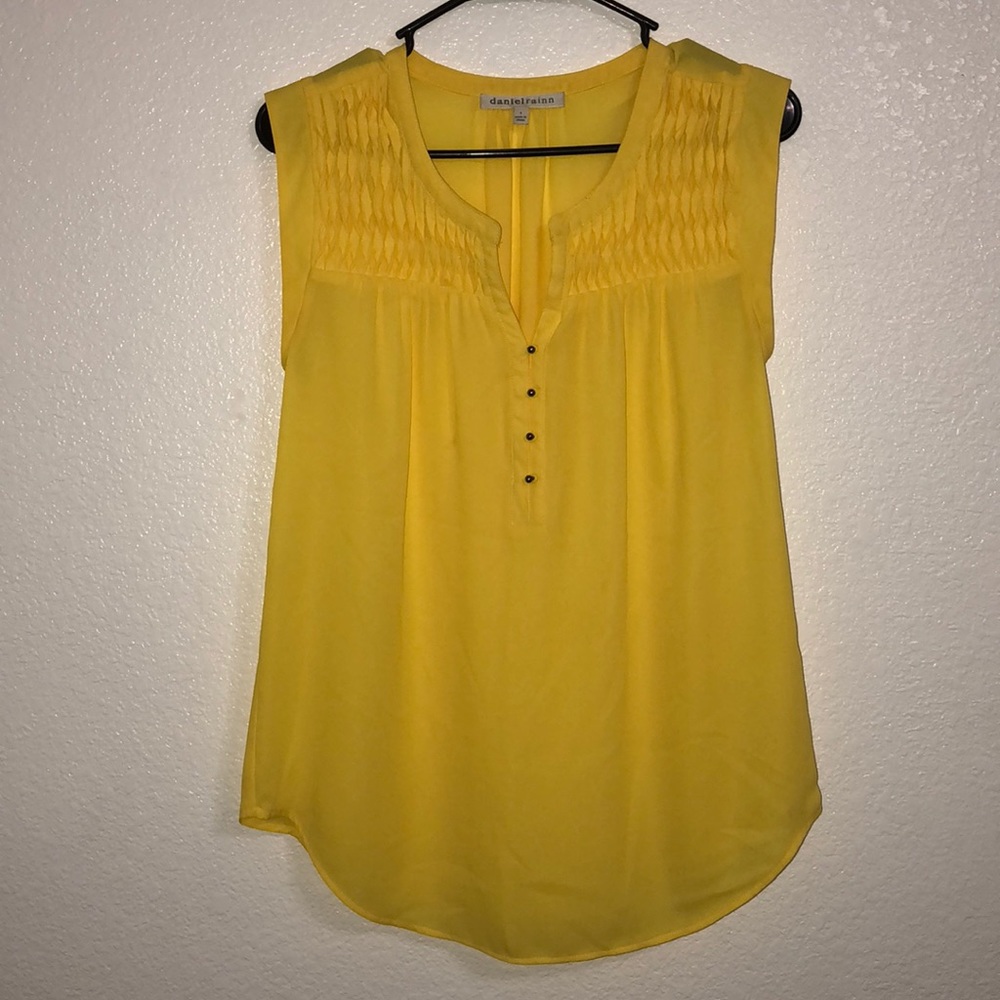 Daniel Rainn, yellow blouse w/button down